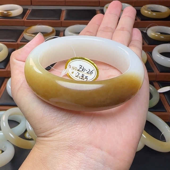 和田玉未镶嵌手镯金红糖半糖白55.6