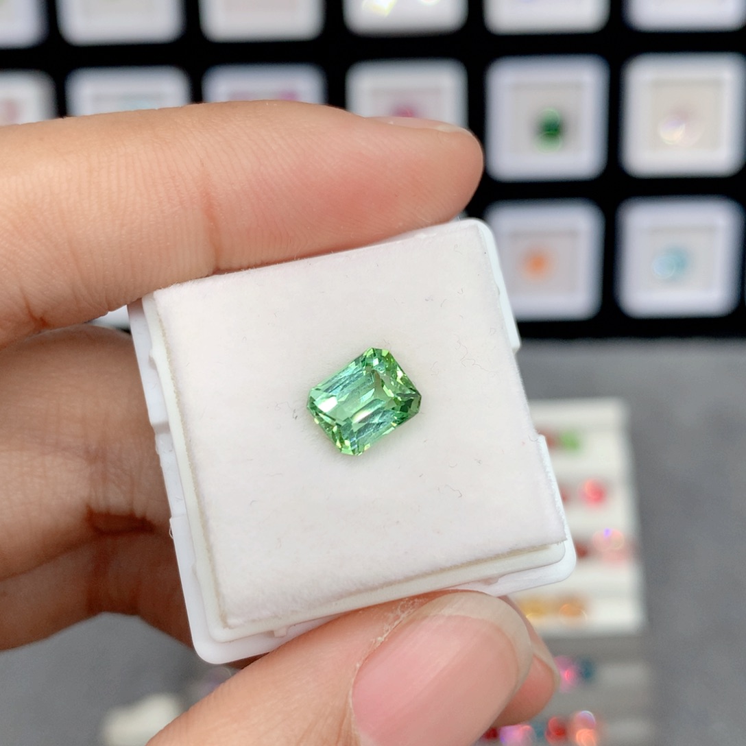 碧玺裸石未镶嵌1.8克拉
