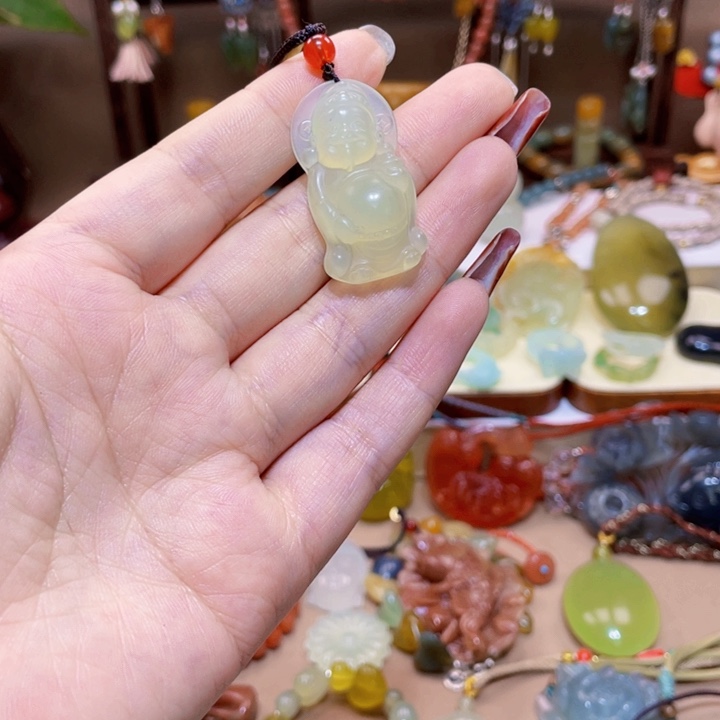 蛇纹石玉颈饰未镶嵌