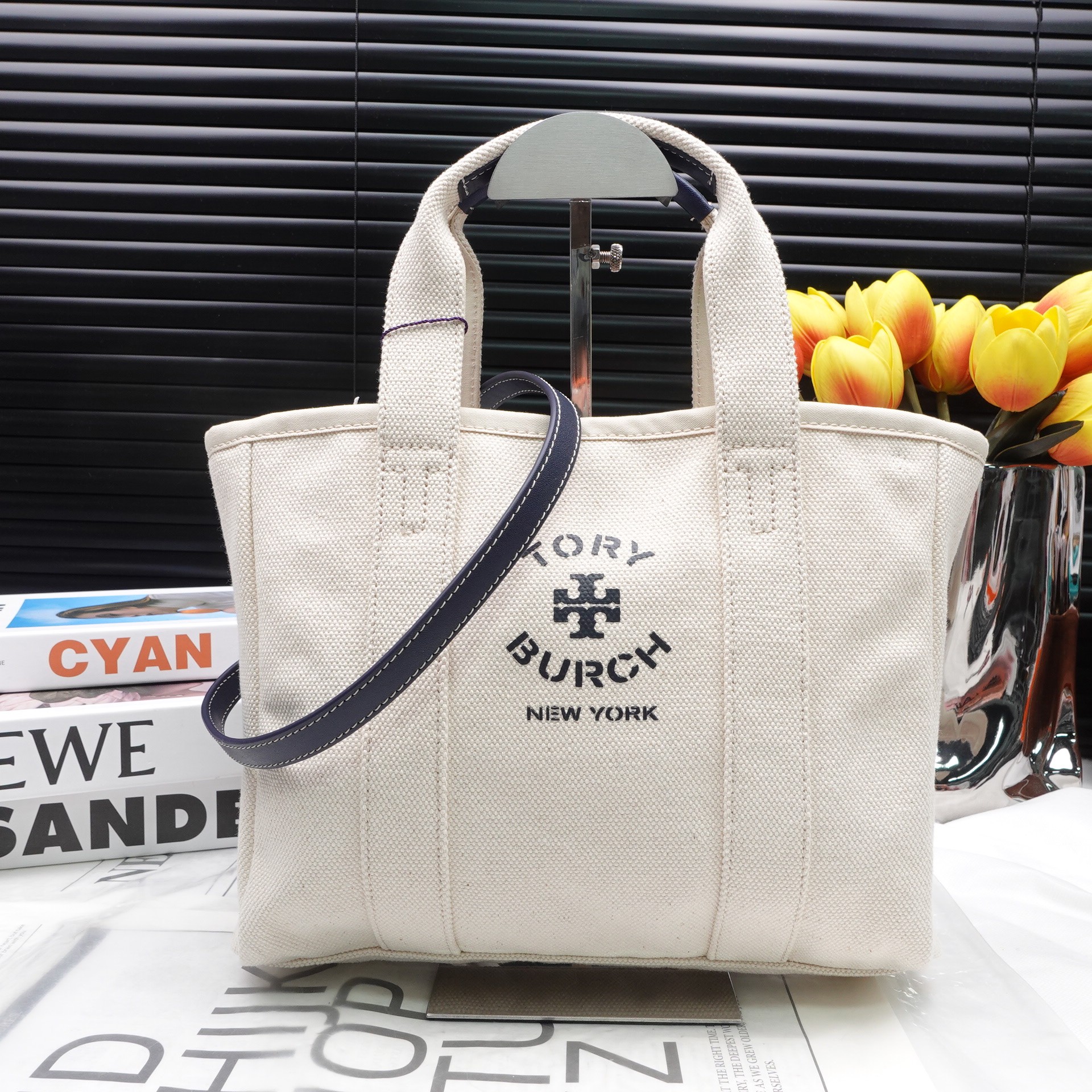 95新 TORY BURCH/汤丽柏琦 白色帆布手提包T10191307