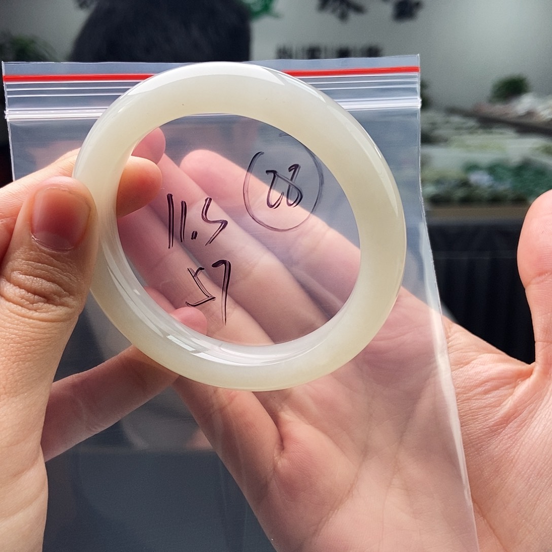 和田玉未镶嵌手镯拍一发一