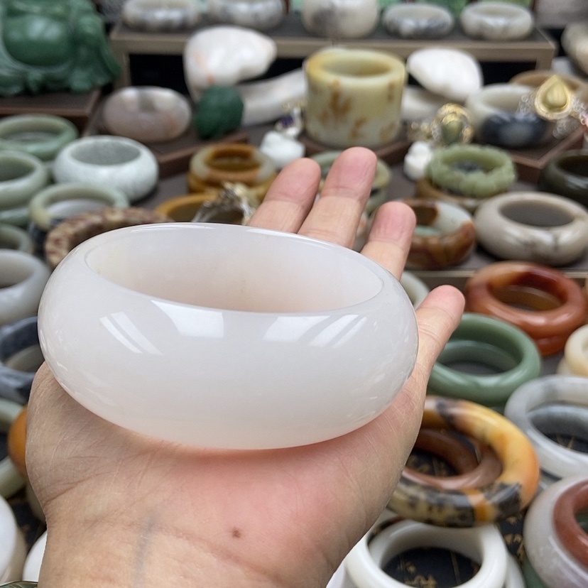 【闪购商品】石英质玉手镯63未镶嵌