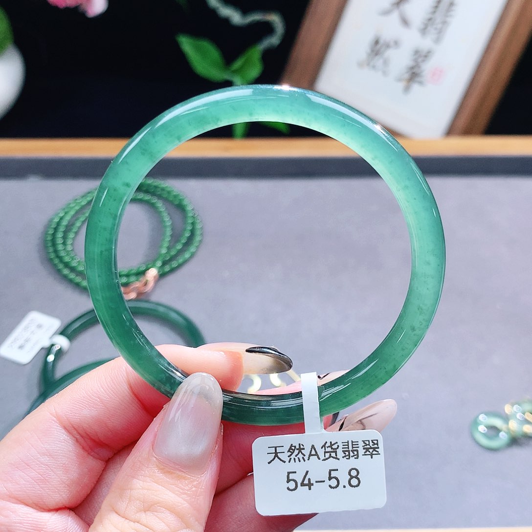 翡翠手镯（圆镯）未镶嵌
