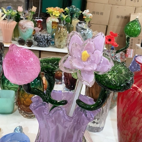 琉璃花瓶高45厘米宽9厘米