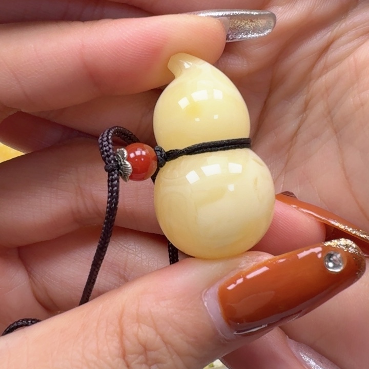 琥珀未镶嵌珠宝奇石吊坠