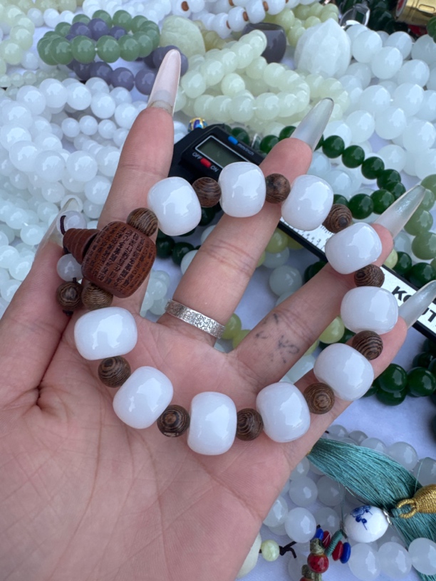 高端大气老型珠手串