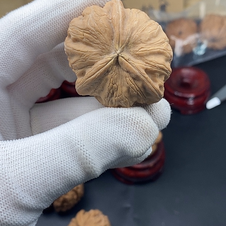 ****名文玩核桃吊坠黄不退不换