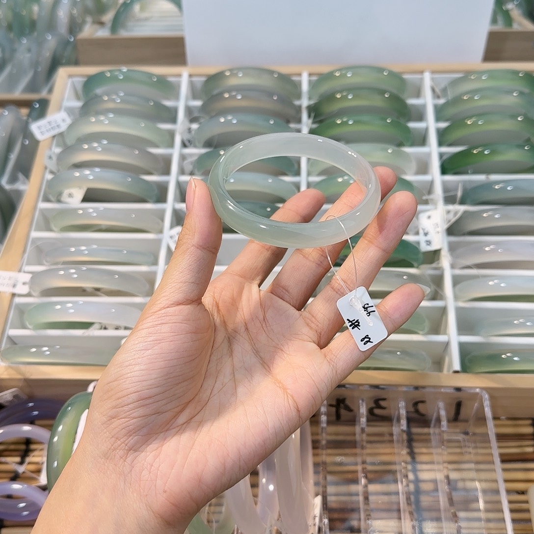 玛瑙/玉髓未镶嵌手镯圈口56.6