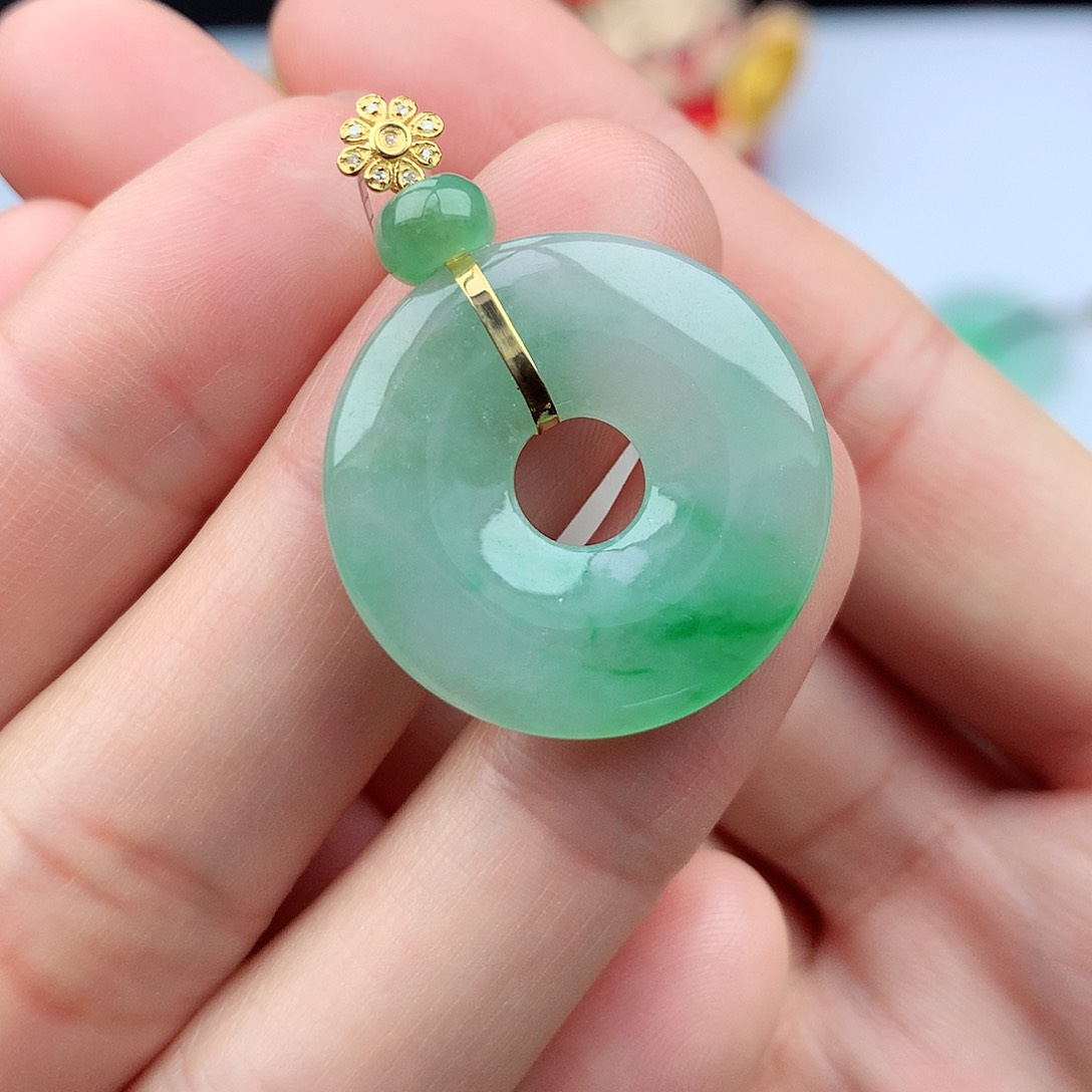 翡翠颈饰18K金镶嵌翡翠