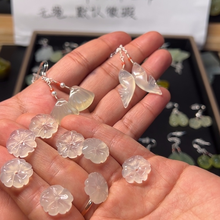 彬***岫玉银S925镶嵌耳钉
