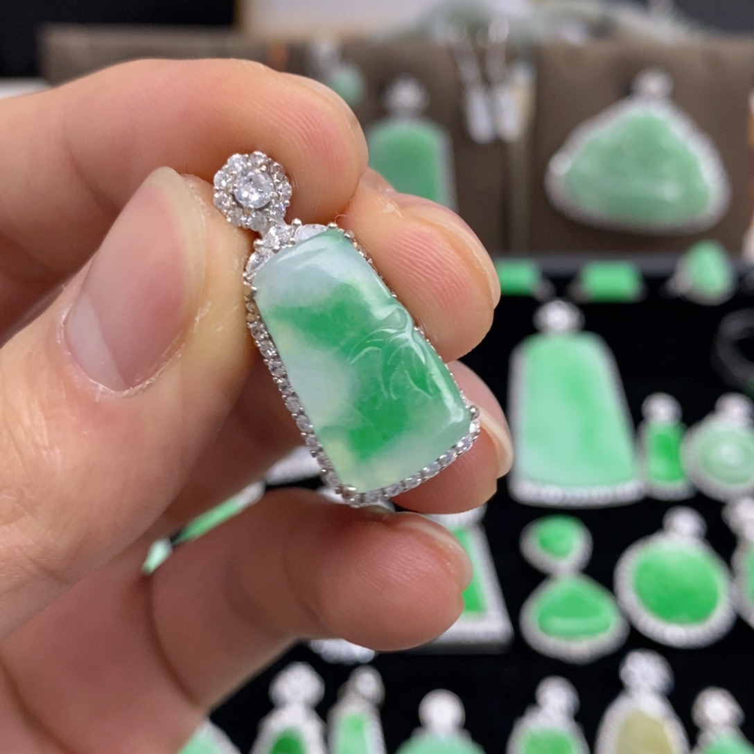 翡翠颈饰银S925镶嵌天然翡翠