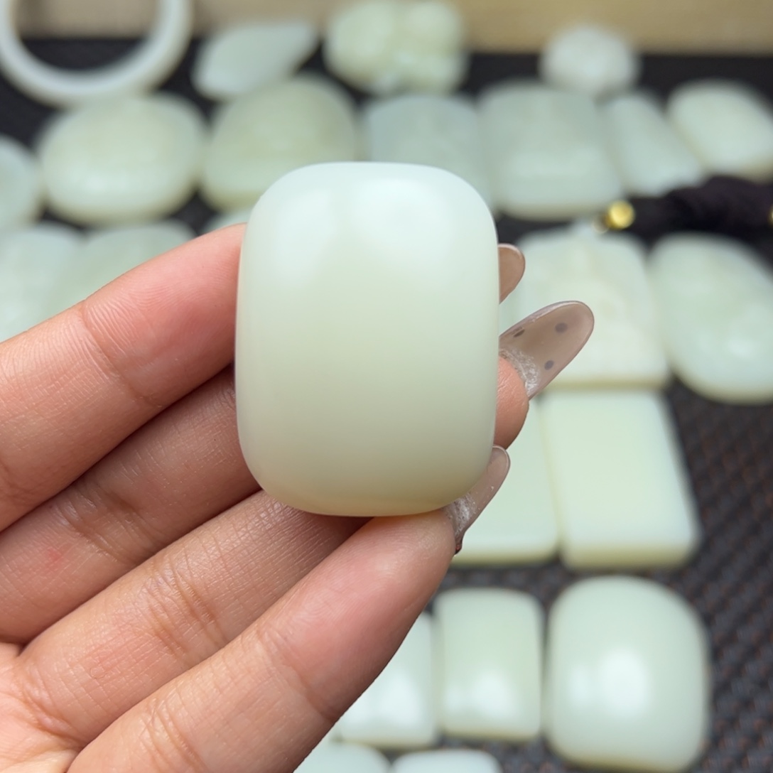 和田玉吊坠未镶嵌