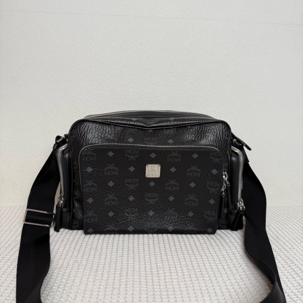 99新 MCM 98新/6264休闲百搭MCM印花大号斜挎包