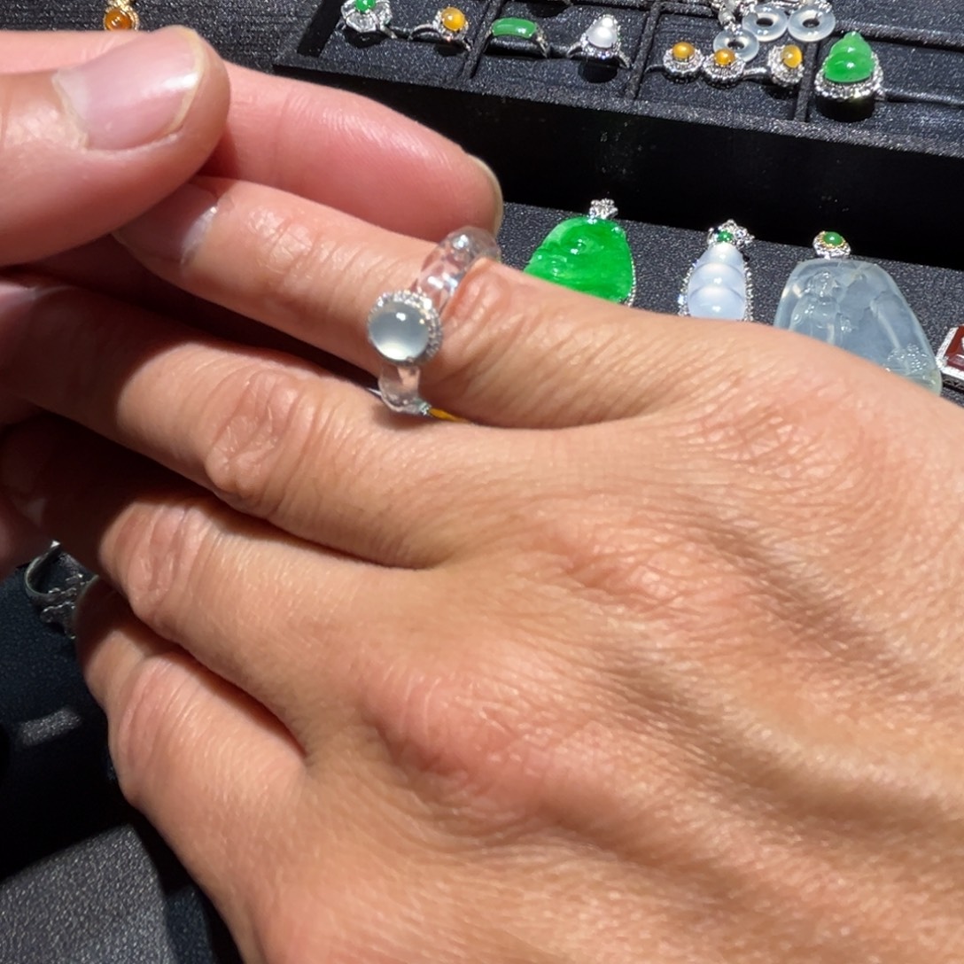 翡翠18K金镶嵌颈饰缅甸翡翠