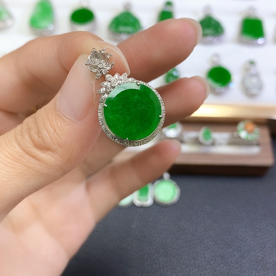 翡翠18K金镶嵌吊坠(不含链)