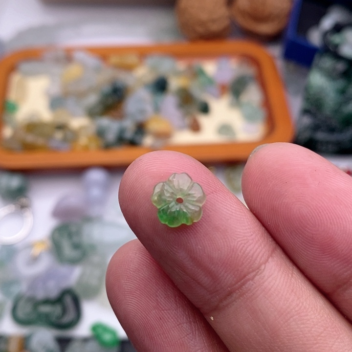 翡翠未镶嵌吊坠(不含链)回*