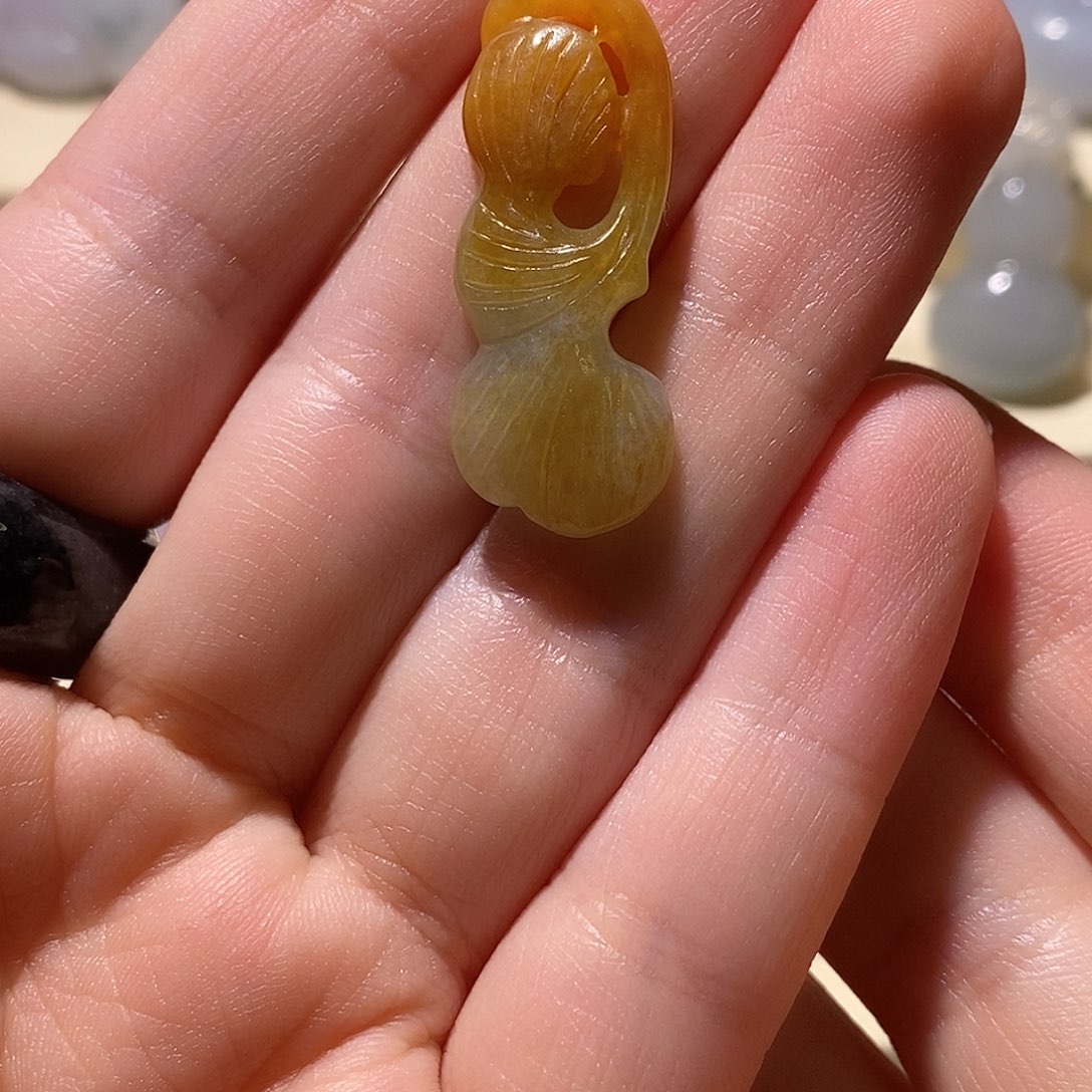 紫****翡翠散珠未镶嵌翡翠