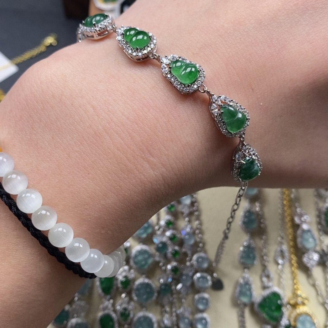 翡翠颈饰未镶嵌翡翠