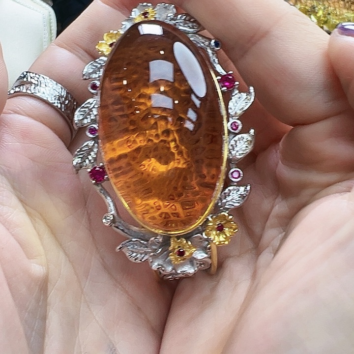 琥珀未镶嵌珠宝奇石