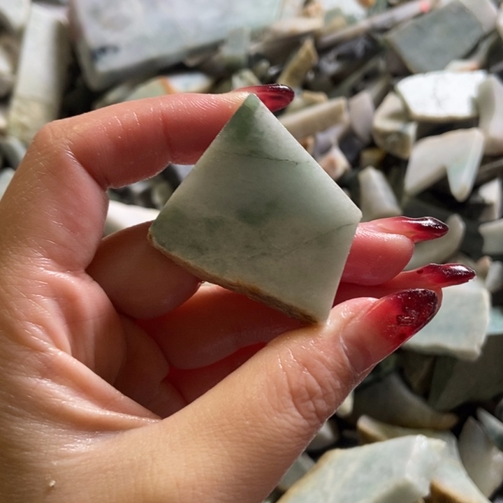 翡翠颈饰未镶嵌天然翡翠