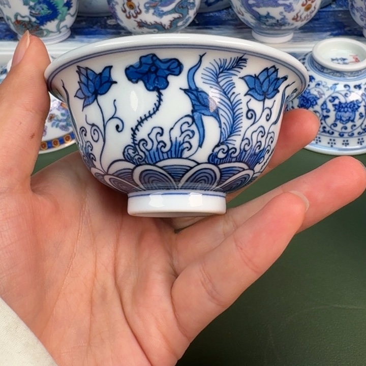 青花压手莲花杯杯