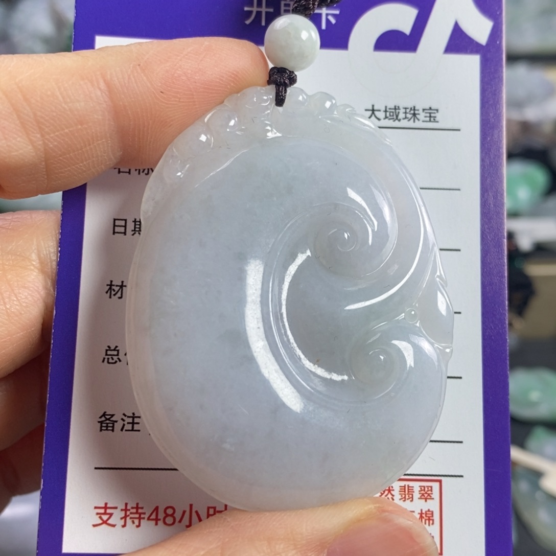 翡翠颈饰未镶嵌如意