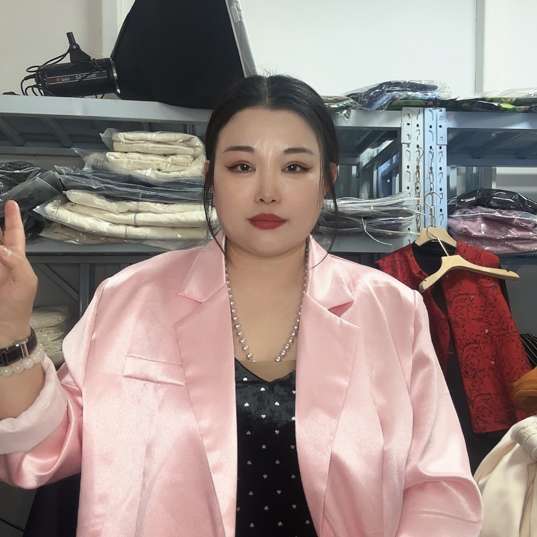 粉色衣服春款130穿到200