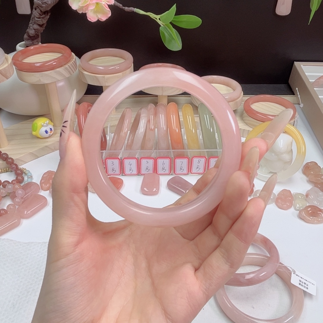 忧***草石英质玉未镶嵌手镯