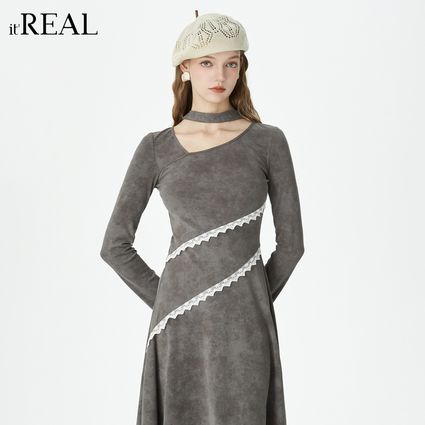 It'real瑞尔25秋冬通勤出游飘逸包边蕾丝不规则连衣裙 9753540001