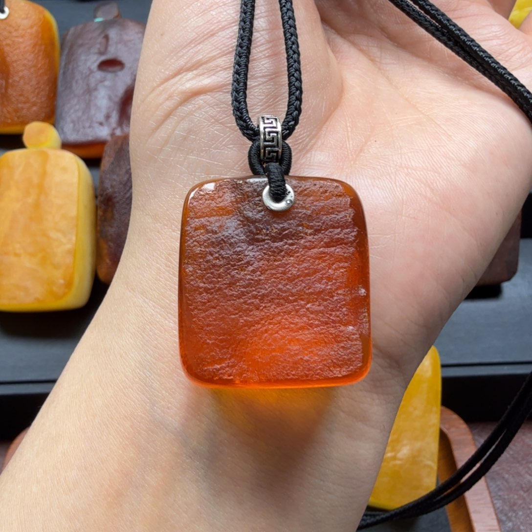 琥珀吊坠(赠链)未镶嵌