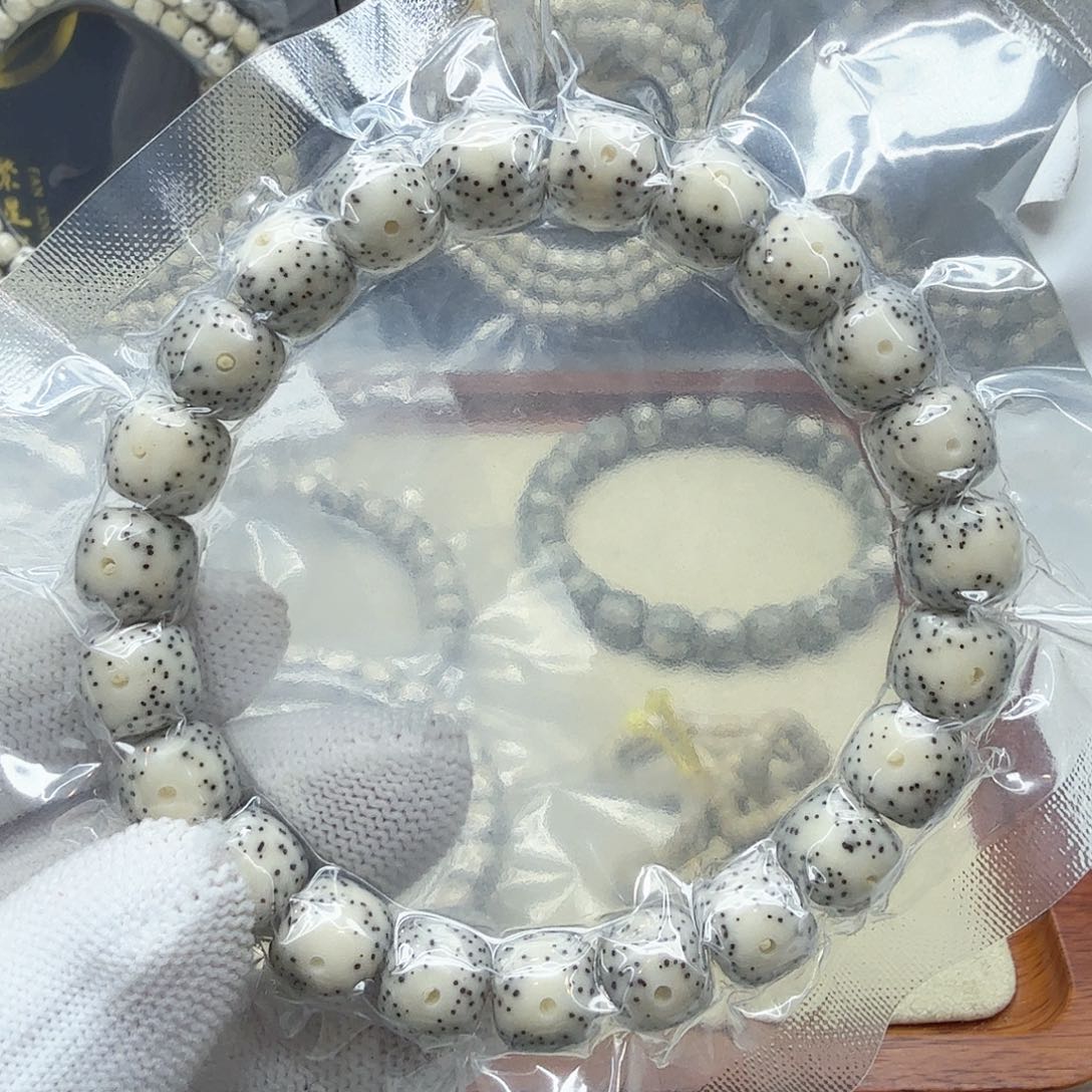 星月菩提吊坠18青瓷大眼睛针尖稀星10左右单圈