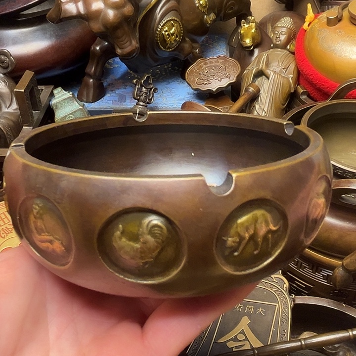 精美铜器批发档口