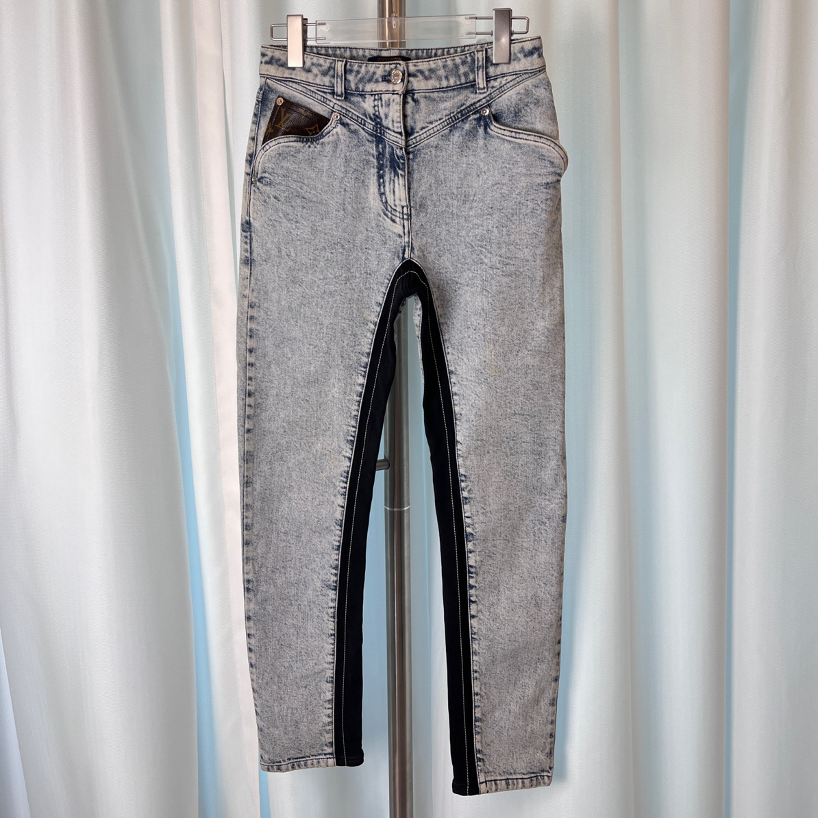 99新 LouisVuitton/路易威登 LV老花logo浅色牛仔裤/34码/B05142