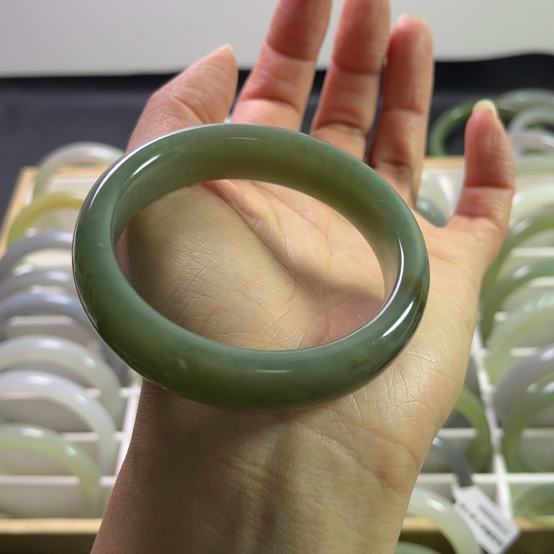 和田玉手镯58圈口未镶嵌