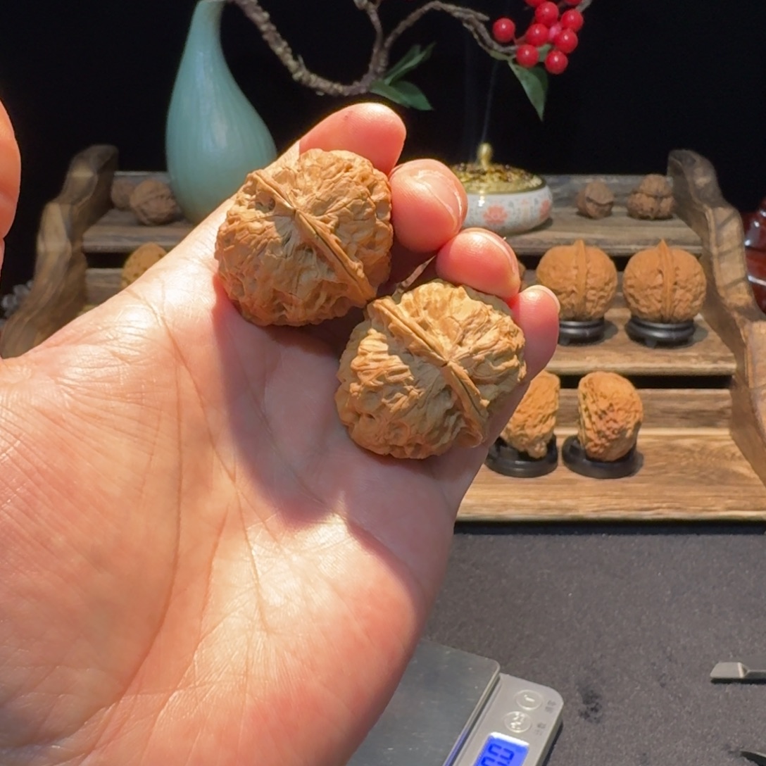 文玩核桃把件云南铁核桃18