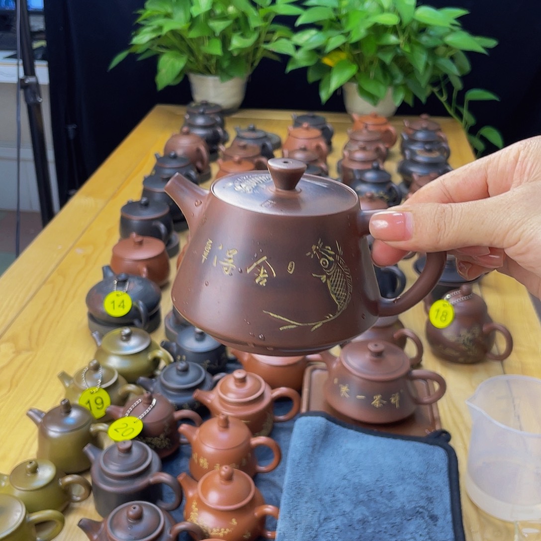 用***3泥塑富力壶无礼盒装