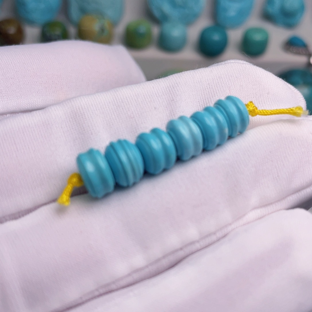 绿松石未镶嵌颈饰闹*小