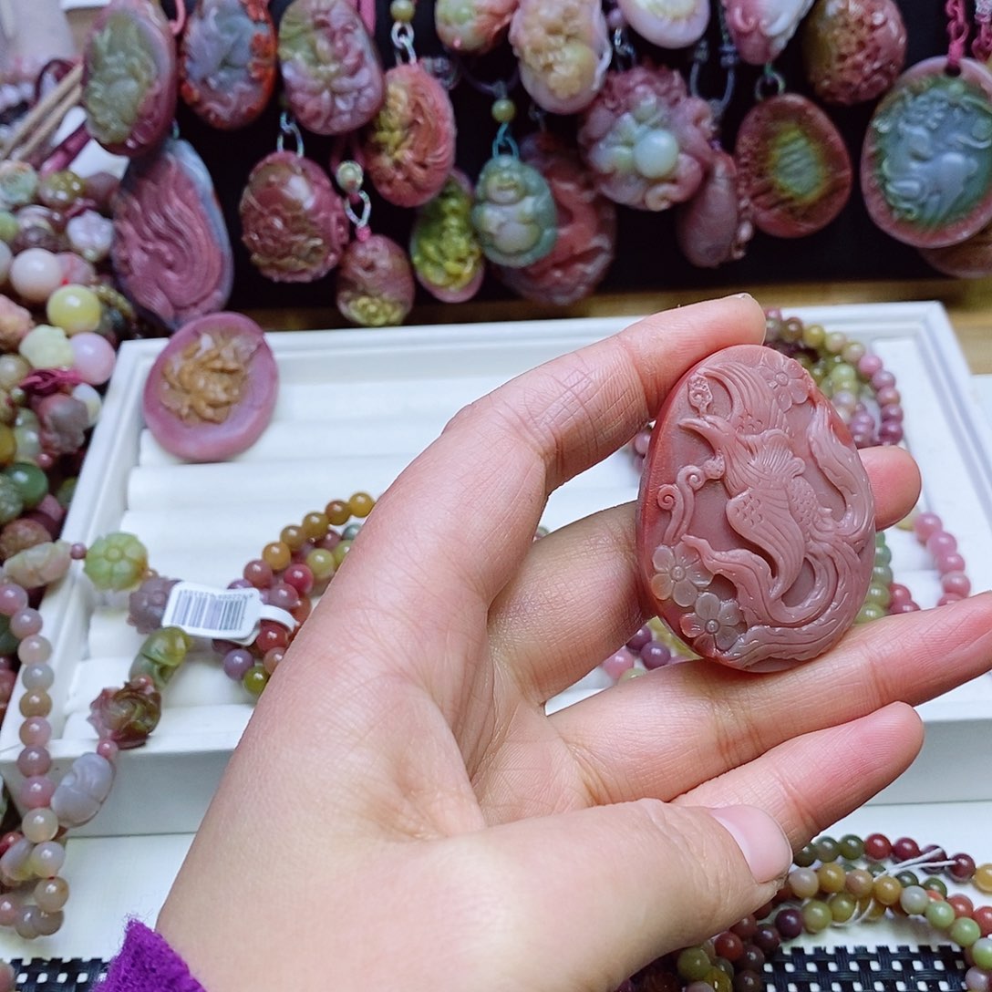 玛瑙/玉髓盐源玛瑙吊坠未镶嵌