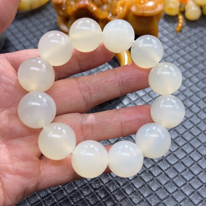 石英质玉（黄龙玉）颈饰未镶嵌