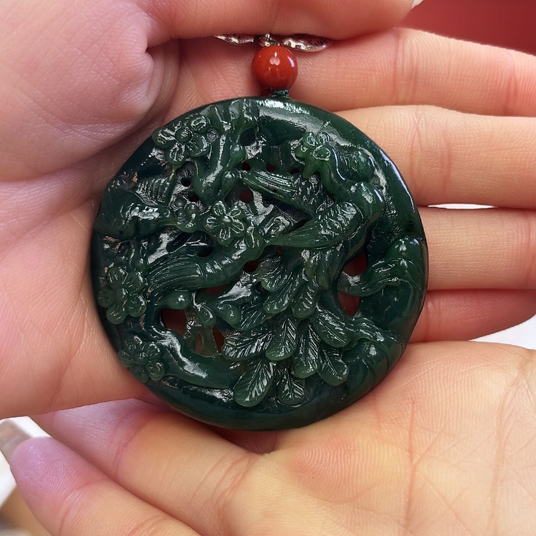 和田玉（碧玉）颈饰未镶嵌孔雀