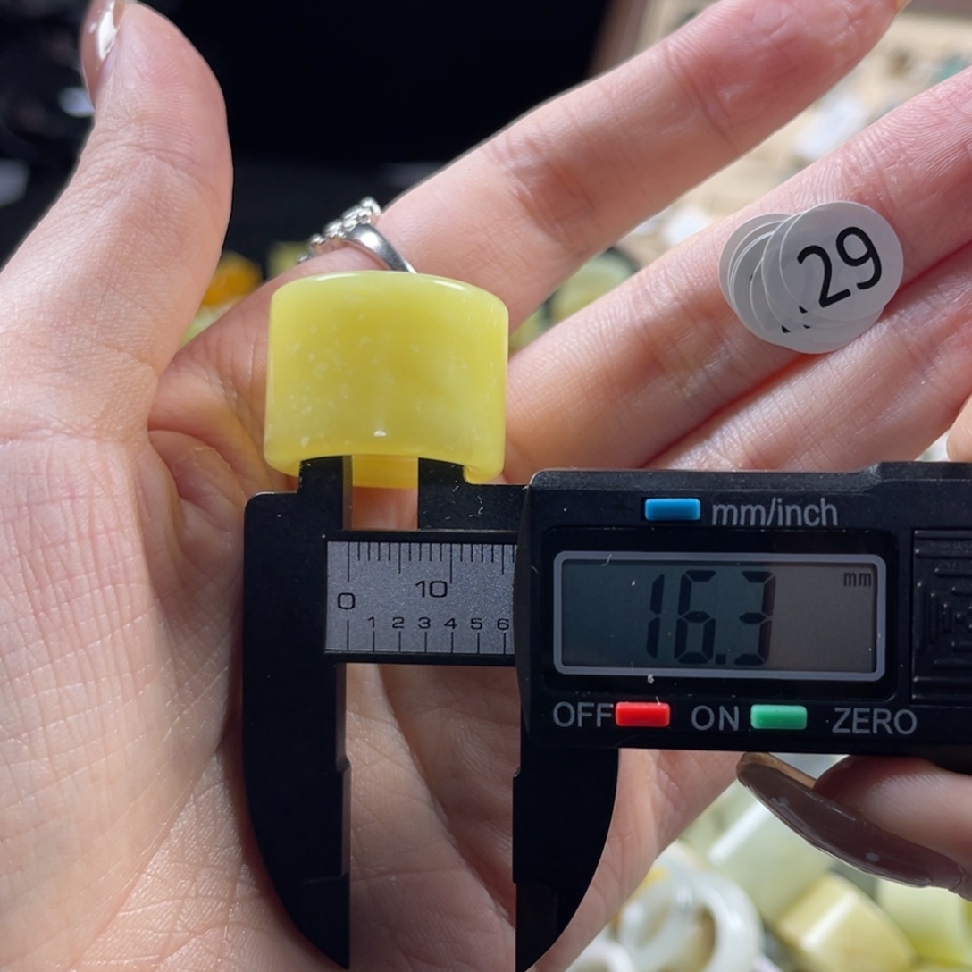 蛇纹石玉未镶嵌戒指