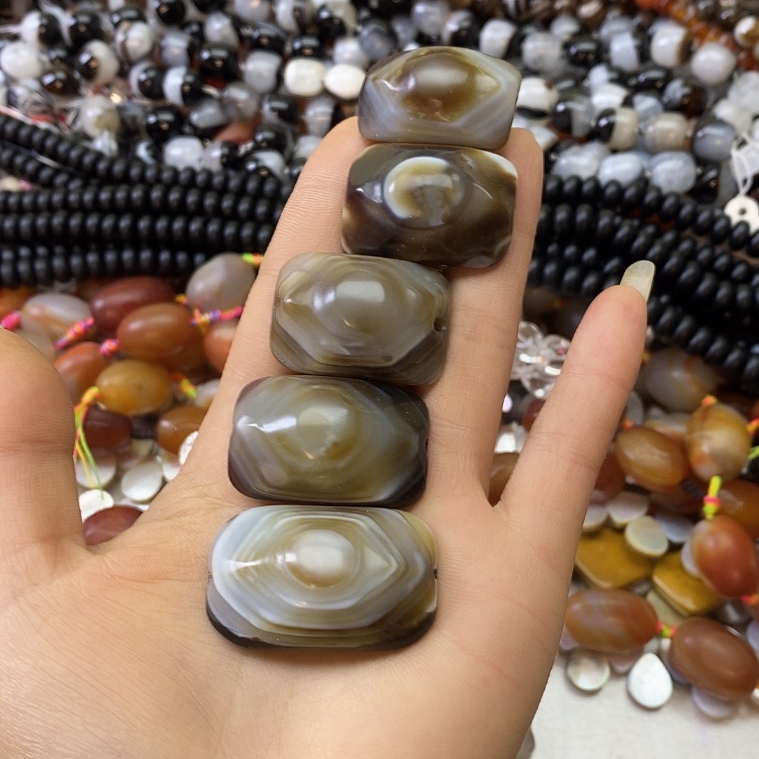 天***宝玛瑙/玉髓未镶嵌珠宝半成品玛瑙一个装