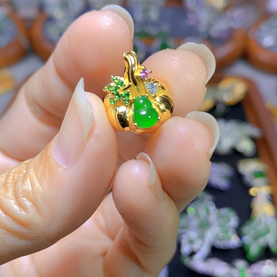 翡翠颈饰银S925镶嵌天然翡翠