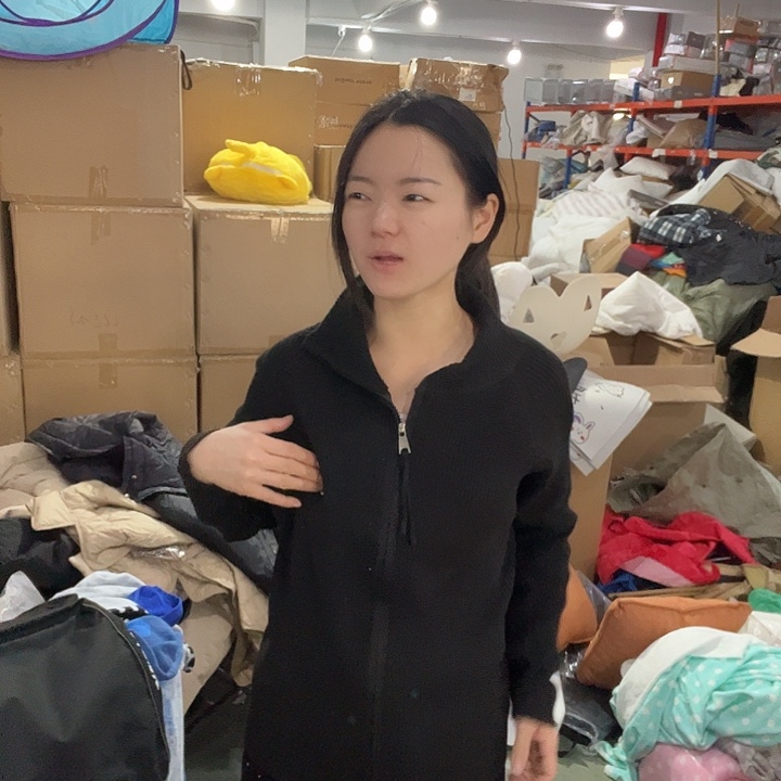 黑色马外套均码。      