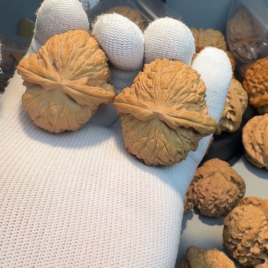 海***川文玩核桃吊坠白狮子