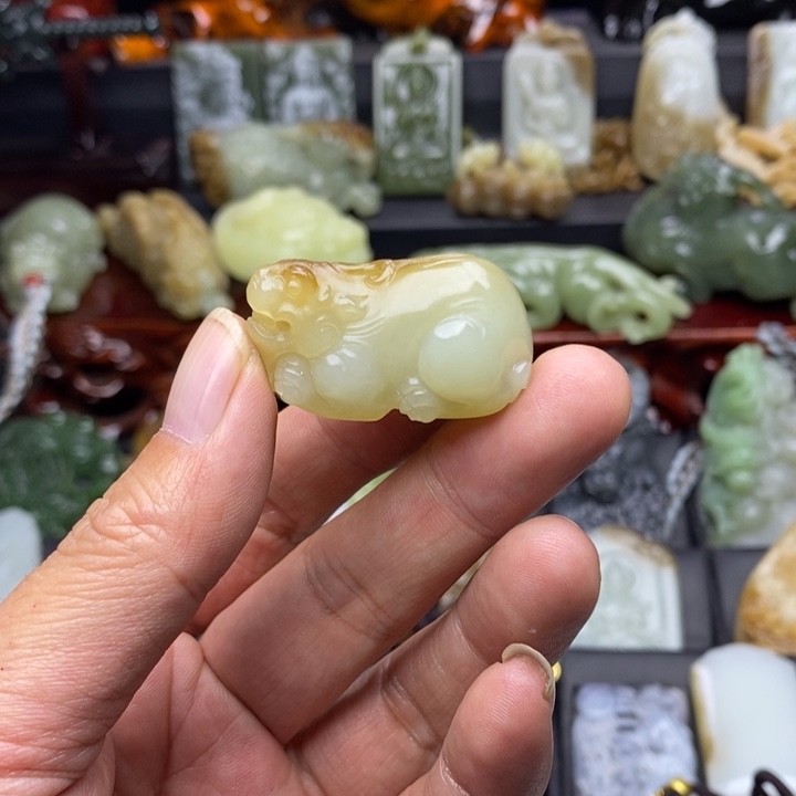 和田玉挂件未镶嵌武**是