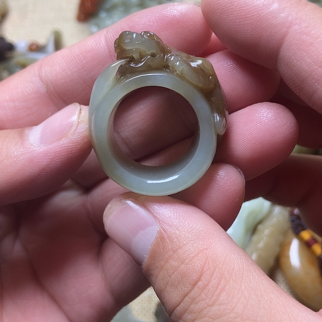 和田玉挂件未镶嵌一**顺