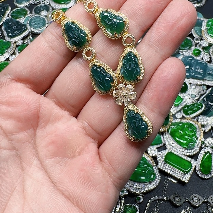 翡翠颈饰未镶嵌天然A货翡翠放漏