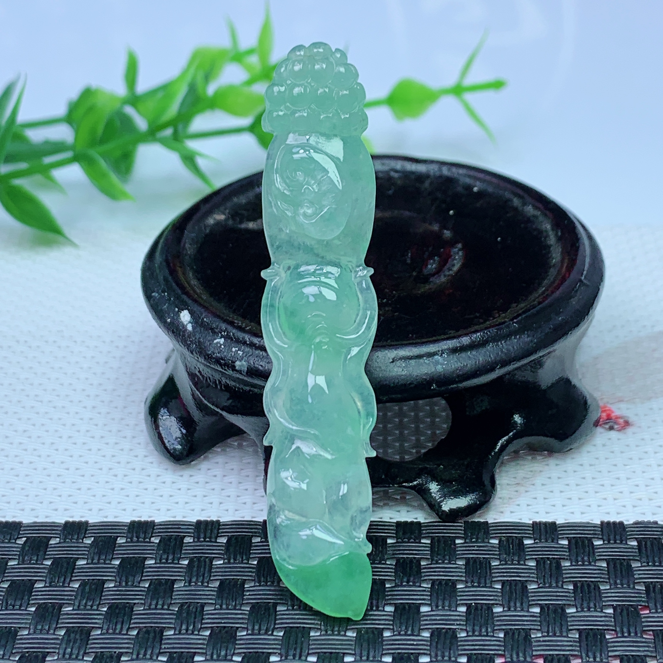缅甸天然A货翡翠 晴水绿人生如意吊坠 尺寸；66.7*13.2*5.3mm