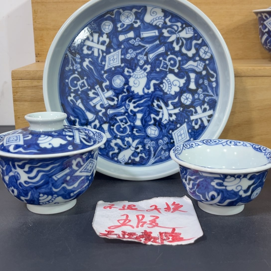 手绘仿元蓝底杂宝三件套